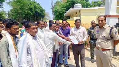 बिना अनुमति चर्च निर्माण पर आदिवासी समाज में आक्रोश:  कोंडागांव के बफना गांव में रात में हो रहा निर्माण, तहसीलदार को सौंपा ज्ञापन - Kondagaon News
