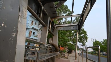 Raipur public news: बस स्टॉप रह गए बस नाम के, छत गायब, टॉयलेट में लगे ताले | Patrika News