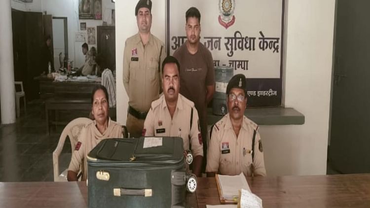 जांजगीर-चांपा: घर में छिपाकर रखा था ओनेरेक्स नशीली सिरप, 130 शीशियों के साथ आरोपी गिरफ्तार