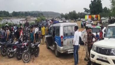 कोरबा के झोराघाट पिकनिक स्पॉट पर पुलिस का छापा:  उपद्रवी मौके से फरार; बिना नंबर प्लेट और साइलेंसर वाली 21 बाइक जब्त - Korba News