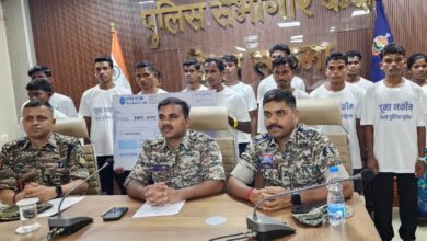 Maoists Surrender in Sukma: 25 लाख के इनामी समेत 16 माओवादियों ने किया आत्म समर्पण