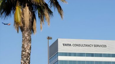 TCS Layoffs: छंटनी की घोषणा के बाद से टीसीएस का मार्केट कैप 28149 करोड़ रुपये घटा, शेयरों में 1.23% की गिरावट