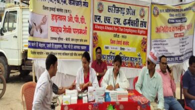 बालोद में 463 एनएचएम कर्मी बर्खास्त:  आदेश जारी होते ही कर्मचारियों ने किया अनशन का ऐलान; स्वास्थ्य व्यवस्था भी प्रभावित - Balod News