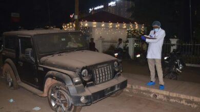 Crime News: शोरूम के पास खड़ी थार में मिला शव, फैली सनसनी, मर्डर की आशंका