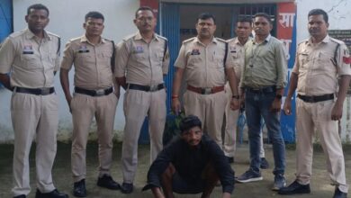 Father murder: करमा तिहार के दिन सिर पर बेलचा मारकर की पिता की हत्या, पुलिस ने बेटे को किया गिरफ्तार