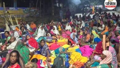 24 घंटें तक कलेक्टोरेट के बाहर डटे रहे ग्रामीण, बोले- हमारी आवाज नहीं सुनी तो करेंगे बड़ा आंदोलन