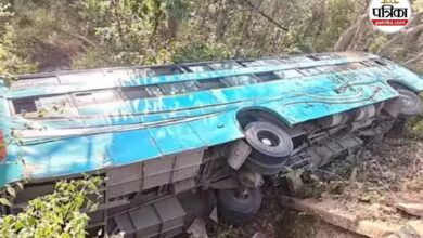 Road Accident: खौफनाक सड़क हादसा! बस पलटने से 8 यात्री घायल, मची अफरा-तफरी…