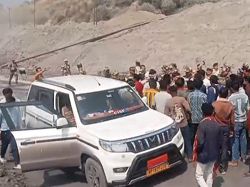 JPL कोल खदान के विरोध में 14 गांवों का प्रदर्शन:  ग्रामीण बोले- नहीं देंगे जमीन, सरगुजा में बवाल-पथराव, कोरबा में CISF ने दौड़ा-दौड़ाकर पीटा - Chhattisgarh News