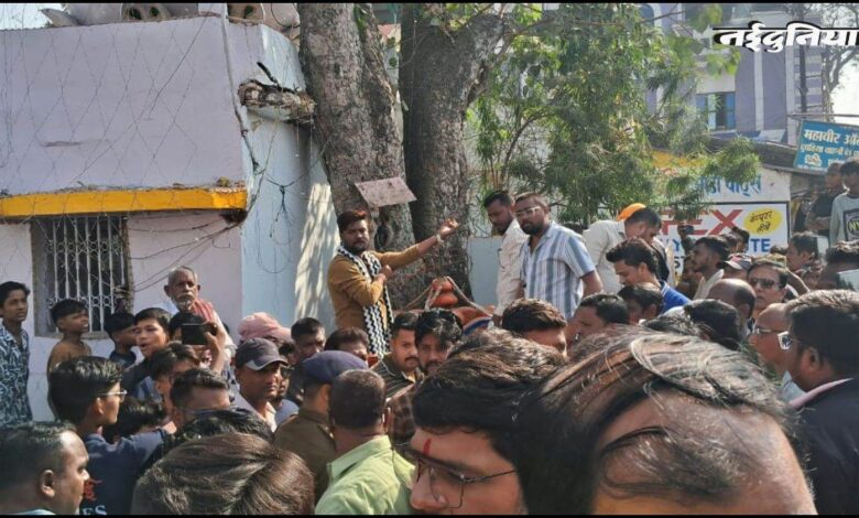 राजनांदगांव में तनाव... नंदई चौक स्थित हनुमान मंदिर में तोड़फोड़, बजरंग दल और विहिप ने किया प्रदर्शन, भारी पुलिस बल तैनात
