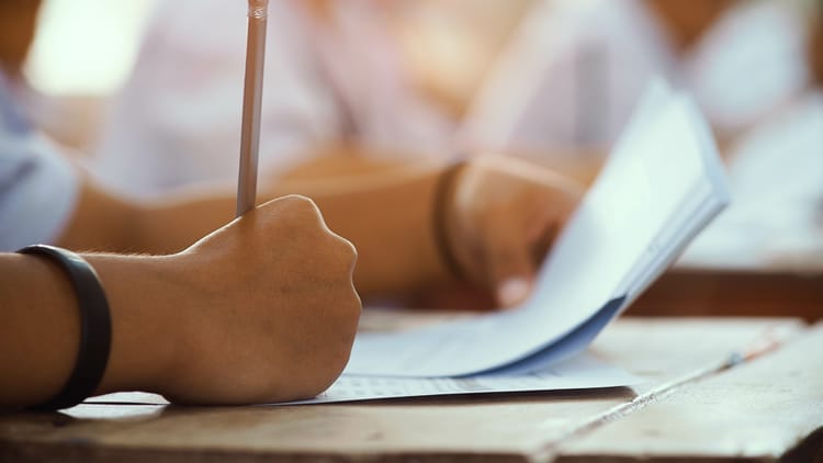 Question Paper Row: छत्तीसगढ़ में स्कूल की प्रधानाध्यापिका निलंबित, परीक्षक पर बर्खास्तगी की कार्रवाई