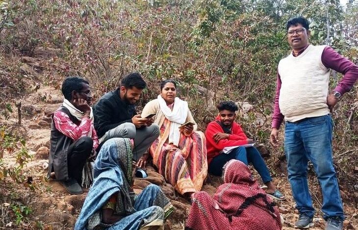 दुर्गम वनांचल में बुजुर्गों तक आयुष्मान वय वंदन कार्ड: नेटवर्क बाधाओं के बीच भरतपुर विकासखंड में स्वास्थ्य विभाग का विशेष अभियान - Manendragarh-Chirmiri-Bharatpur News
