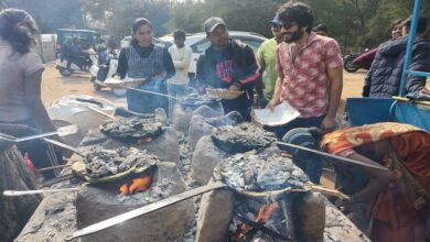 रायपुर में वायरल हो रही अंगाकर रोटी, सिलबट्टे की चटनी संग लोग चख रहे मजेदार स्वाद