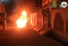 Breaking News: यूथ कांग्रेस नेता के घर के बाहर खड़ी कारों में बदमाशों ने लगाई भीषण आग, मचा हड़कंप, घटना का VIDEO वायरल
