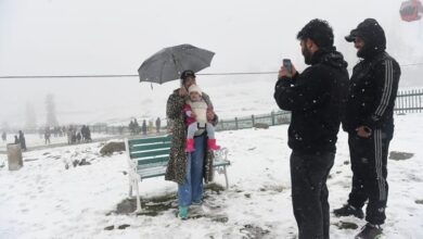 Weather: पश्चिमी विक्षोभ की दस्तक से बदलेगा देश का मौसम; पहाड़ों पर बारिश-बर्फबारी, मैदानी इलाकों में गरज-चमक