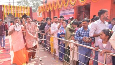 आस्था के अभिषेक से श्रद्धालु निहाल, शिव का अभिषेक कर मनोकामना मांगी