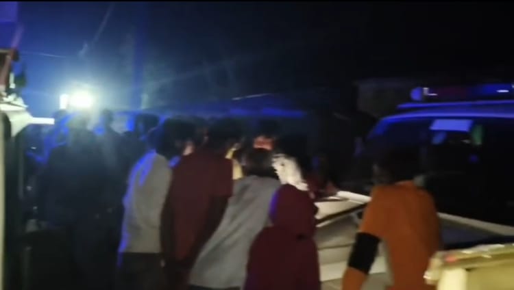 Bihar News: बिहार के इस जिले में जातीय विवाद को लेकर पथराव, 112 की गाड़ी में तोड़फोड़, महिला पुलिसकर्मी घायल