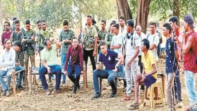 Govt Chaupal Bastar: जहां लगती थी नक्सलियों की बैठक, वहीं पहली बार आम के पेड़ के नीचे कलेक्टर ने लगाई चौपाल