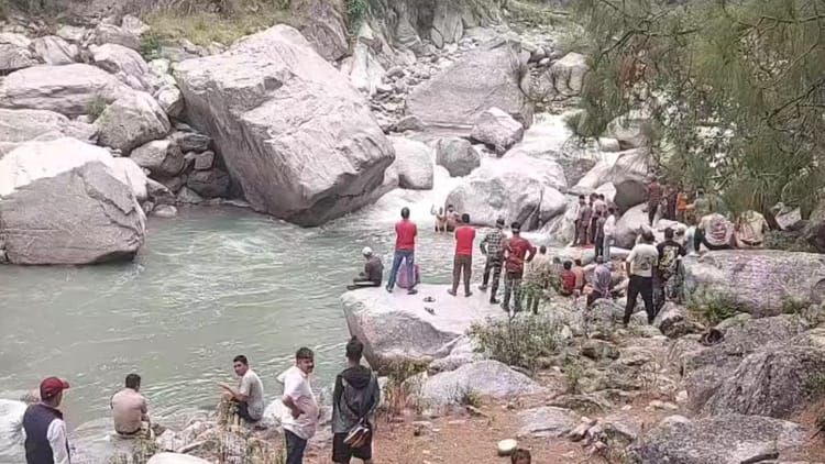 Jammu: सेना का जवान मनावर तवी में डूबा, तैराकी का अभ्यास करते समय हादसा, लापता अक्षय की तलाश जारी