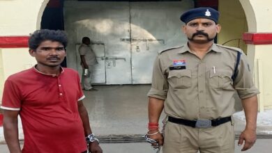 Raipur News: तलवार लहराकर युवकों को धमकाने वाला आरोपी गिरफ्तार, पुलिस ने हथियार भी किया जब्त