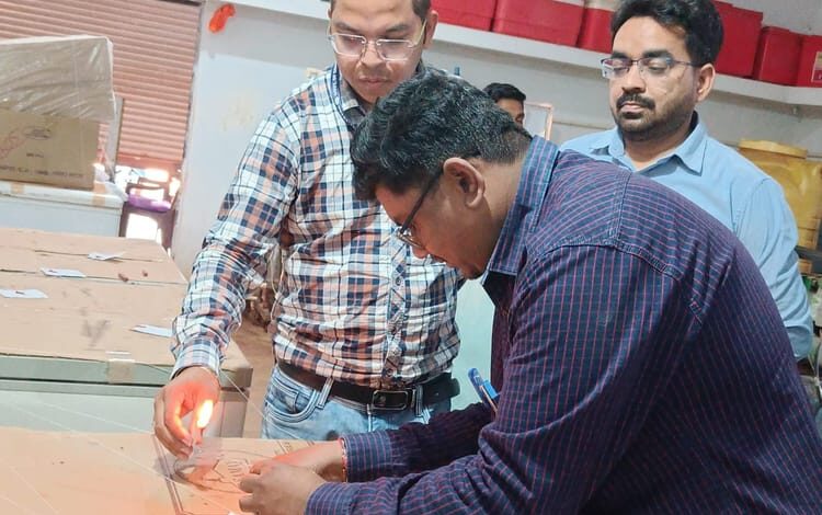Rajnandgaon: आइसक्रीम के नाम पर 'जहर', 5000 चोकोबार और 3000 ऑरेंज कैंडी जब्त कर की नष्ट; फैक्टरी पर छापा