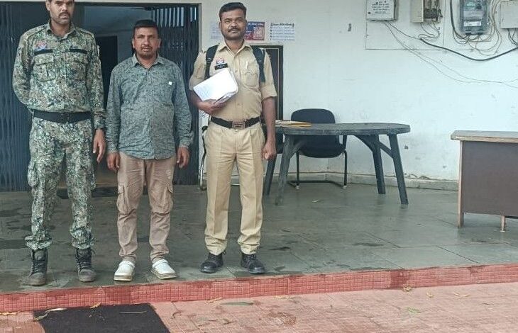 अवैध उत्खनन पर कार्रवाई, वनकर्मियों से धक्का-मुक्की: ट्रेक्टर मालिक गिरफ्तार, न्यायिक रिमांड पर जेल भेजा - Balrampur (Ramanujganj) News