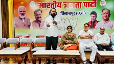 मेयर ने पार्षद पर कांग्रेस से सांठगांठ का आरोप लगाया:  रंगा नादम बोले- महापौर खुद कांग्रेस से आईं हैं;पूजा-विधानी ने ही आरोप-प्रत्यारोप से इनकार किया - Bilaspur (Chhattisgarh) News