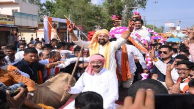 CG: छत्तीसगढ़ में पहली बार डिप्टी सीएम अरुण साव बने बीजेपी विधायक दूल्हे दीपेश साहू के सारथी