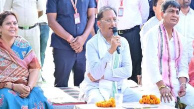 Chhattisgarh News: मुख्यमंत्री ने किसानों को समझाया नैनो यूरिया का गणित, साय बोले-अंतिम व्यक्ति तक पहुंचेगा योजनाओं का लाभ | The Chief Minister Explained The Mathematics Of Nano Urea To The Farmers
