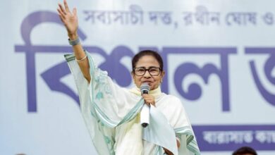 West Bengal: 'किसी को EVM लूटने नहीं देंगे' भवानीपुर स्ट्रांग रूम से निकल कर ममता बनर्जी की चेतावनी