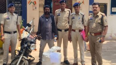 बालोद में 12 किलो गांजा के साथ आरोपी गिरफ्तार: बाइक से ले जा रहा था रायपुर, पुलिस ने एनएच-30 पर चेकिंग में दबोचा - Balod News