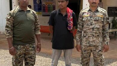 धमतरी में अवैध शराब बेचते 4 गिरफ्तार: दो थाना क्षेत्रों से 28 हजार का माल जब्त, सार्वजनिक स्थानों पर हो रही थी बिक्री - Dhamtari News