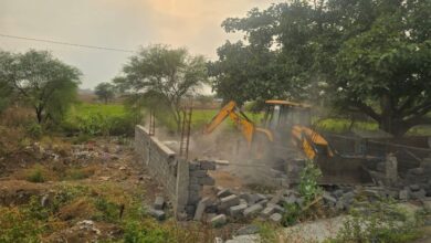 राजस्व मंत्री से सरकारी जमीन पर अवैध कब्जे की शिकायत: रायपुर के तिल्दा में चला बुलडोजर, बीएनबी स्कूल से कॉलेज मार्ग पर हटाया गया अवैध कब्जा - Raipur News