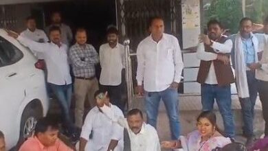 सीईओ के इंतजार में 3 घंटे बैठे जनप्रतिनिधि, दिया धरना:  नाराज जिला पंचायत अध्यक्ष ने खोला मोर्चा, मंत्री ने हटाने की बात कही - Korba News