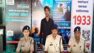 जांजगीर-चांपा रेलवे स्टेशन पर सो रहे युवक का मोबाइल चोरी: CCTV फुटेज से मिला सुराग, 24,499 रुपए का मोबाइल बरामद - janjgir champa News