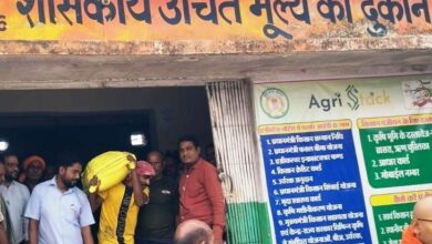 मुंगेली में दो कृषि केंद्रों पर कार्रवाई:  अनियमितता मिलने पर लाइसेंस निलंबन, उर्वरक बिक्री पर प्रतिबंध - Mungeli News