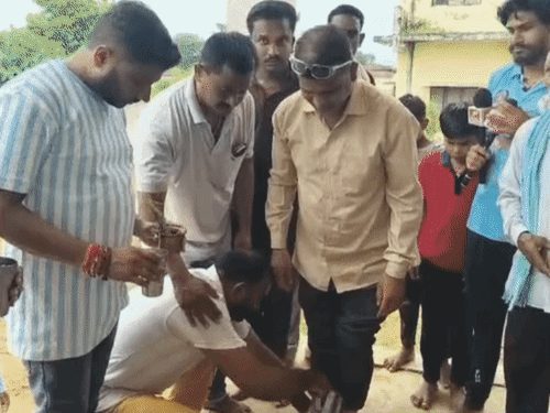 धर्मांतरित महिला की मौत के बाद अंतिम संस्कार पर विवाद, बैठक के बाद हिंदू रीति से हुआ अंतिम संस्कार