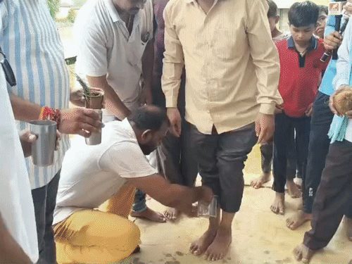धर्मांतरित महिला की मौत के बाद अंतिम संस्कार पर विवाद, बैठक के बाद हिंदू रीति से हुआ अंतिम संस्कार