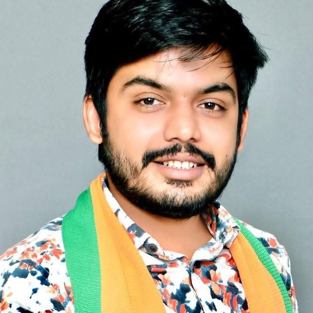 नौकरी का झांसा देकर ठगी: पूर्व जिला महामंत्री के बेटे प्रणव अवस्थी और साथी पर आरोप, पीड़ितों ने एसपी से की शिकायत