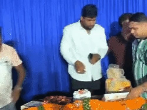 गौरेला में बीच सड़क बर्थडे पार्टी: BJYM जिलाध्यक्ष सिद्धार्थ दुबे समेत 3 के खिलाफ FIR, ट्रैफिक प्रभावित