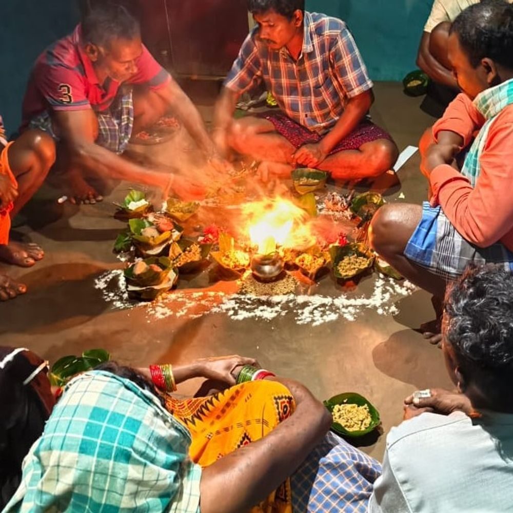 बस्तर के छोटे बोदेल गांव में ईसाई धर्म छोड़कर परिवार की मूल भतरा समाज में घर वापसी