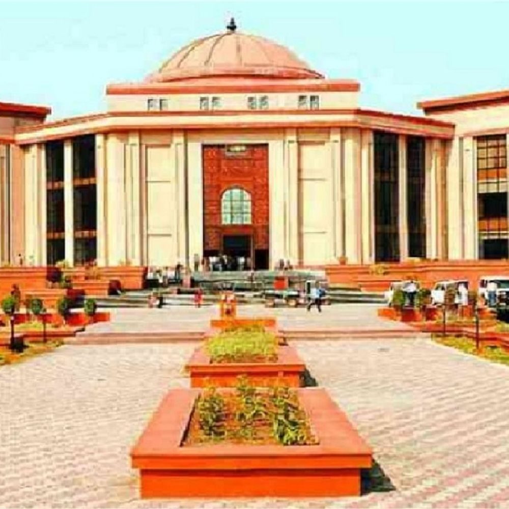 हाई कोर्ट के अहम फैसले: पत्नी को गाली देना मानसिक क्रूरता, तलाक को मंजूरी; बेमेतरा में एलकेजी कक्षाएं शुरू करने का निर्देश; लोको पायलटों की याचिका खारिज