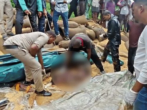 बालोद में भीषण सड़क हादसा: गेहूं से भरे ट्रक ने पिकअप को मारी टक्कर, 6 लड़कों की मौत, 7 रायपुर रेफर