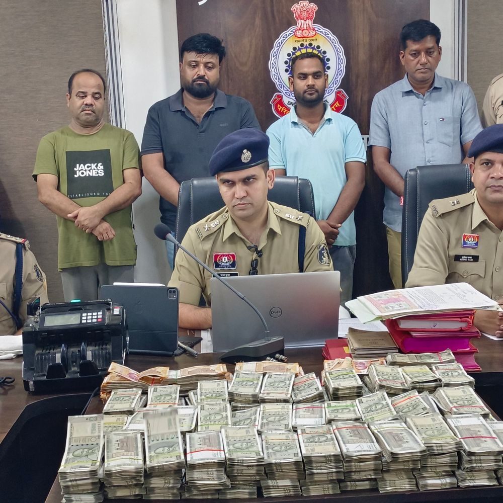 महासमुंद में मानव तस्करी और बंधुआ मजदूरी का बड़ा नेटवर्क उजागर, 5 गिरफ्तार, 1.48 करोड़ नकद बरामद